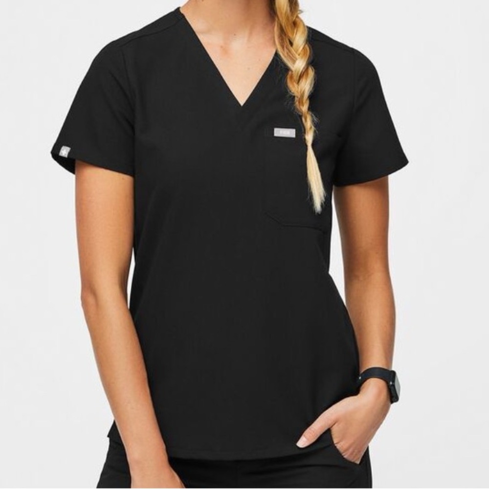 Figs Catarina One-Pocket Scrub Top, size L, color black. Worn 3-4x